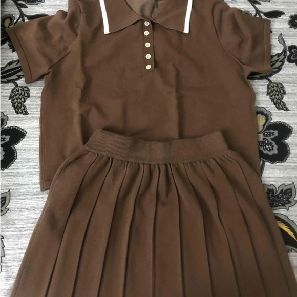 Brown Pleated Women's Skirt & Top. Missing Label - Picture 2 of 2